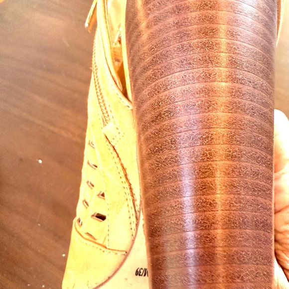 VINCE CAMUTO Tan Suede Sandals - Size 8.5 - Picture 14 of 16